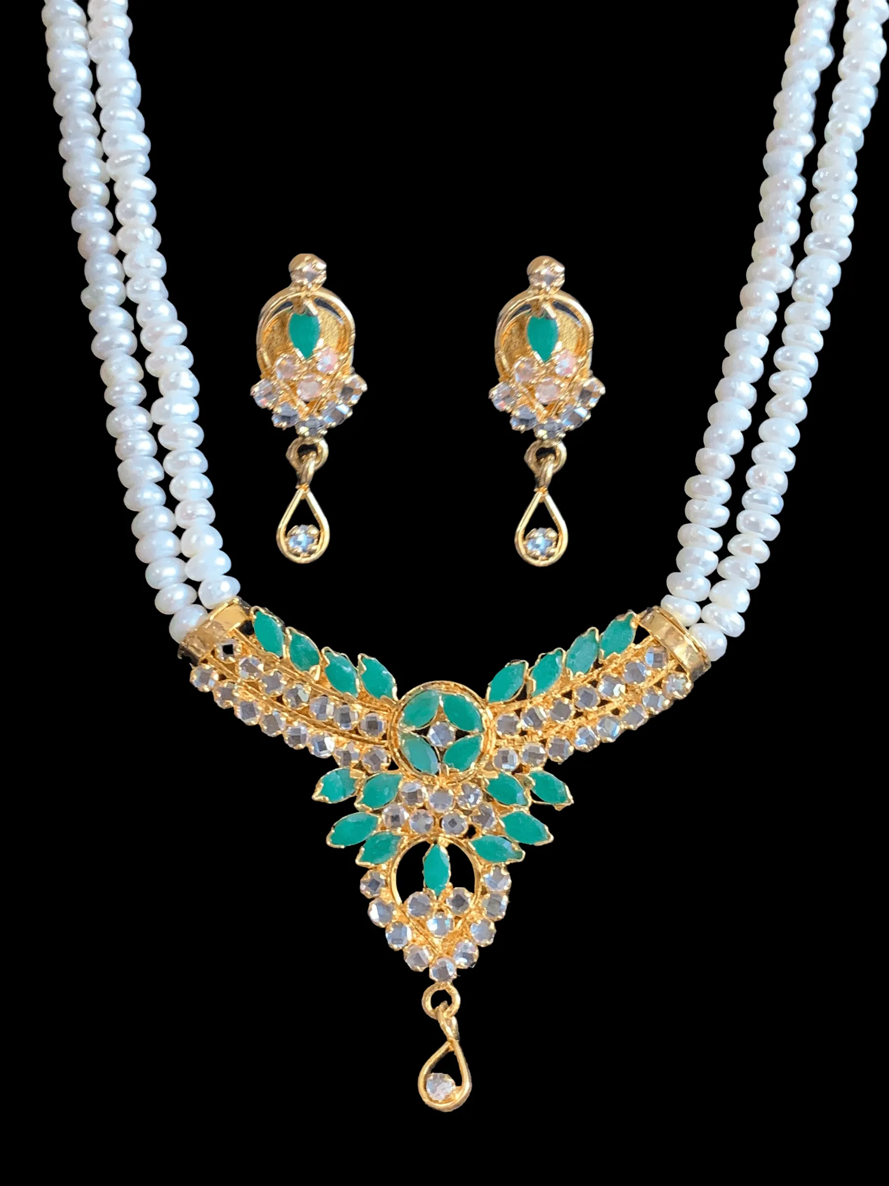 LN135 emerald  long  necklace  set in fresh water pearls ( READY TO SHIP )